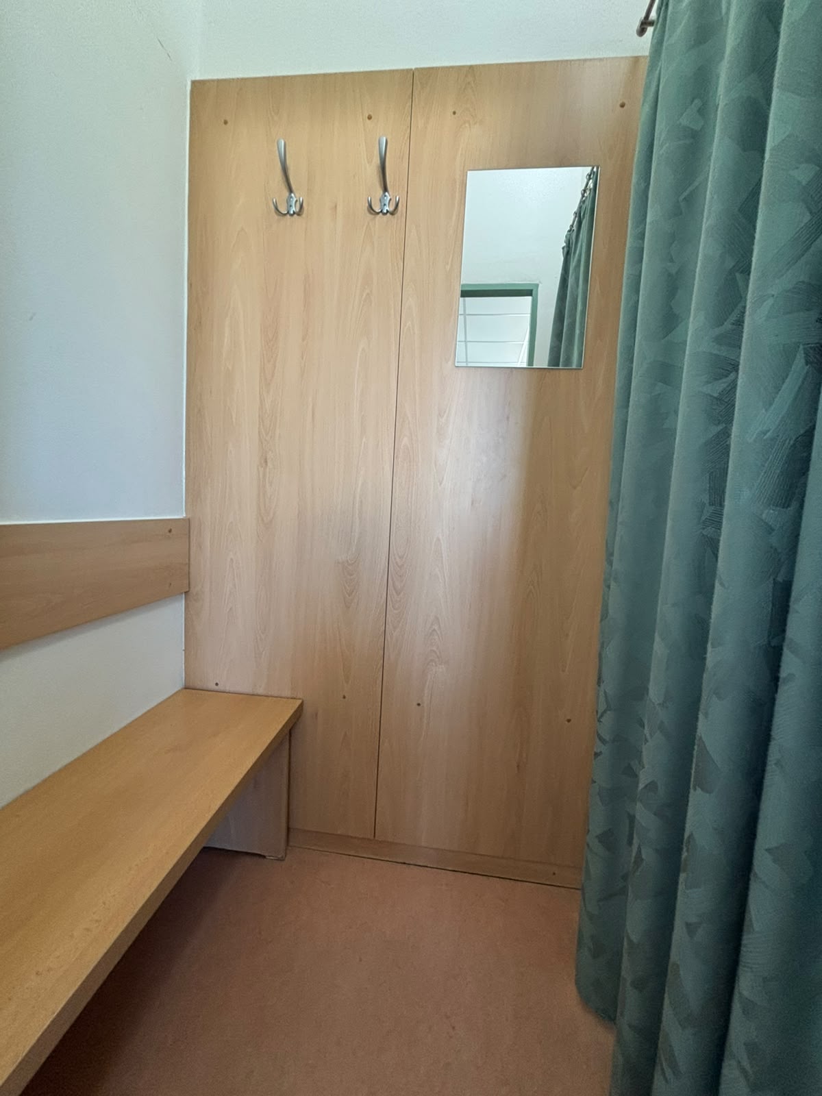 Šatna pro klientky gynekologické ordinace KapliceGYN